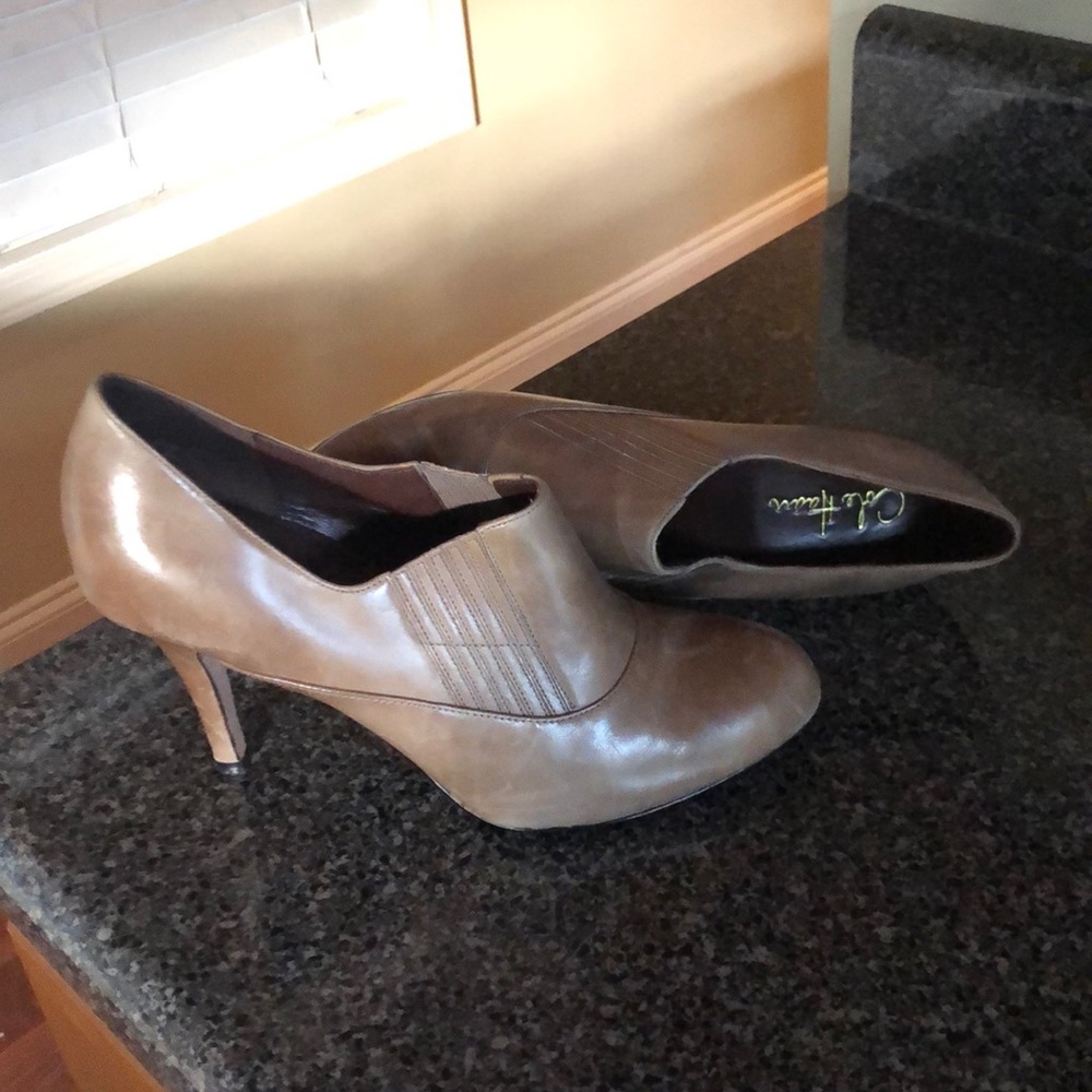 Shoes - Picture 2 of 2
